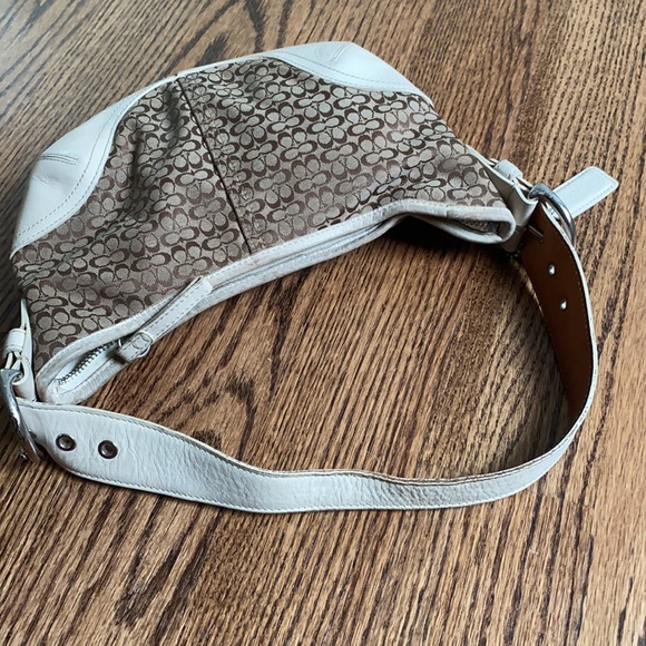 COACH mini signature hobo. - Picture 2 of 4
